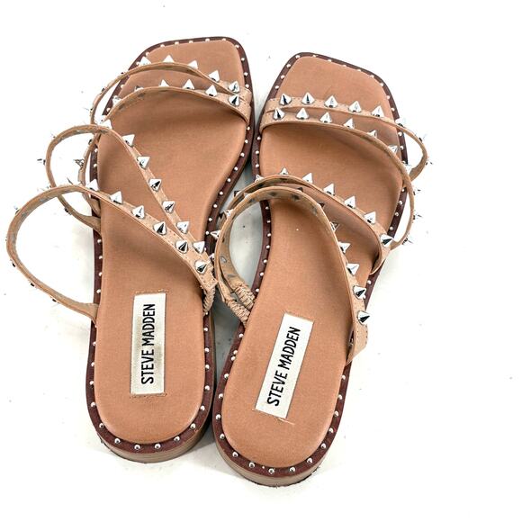 Steve Madden Selina Sandals 9.5 Stud Silver Tan Travel Resort Cruise Flats - Picture 5 of 7